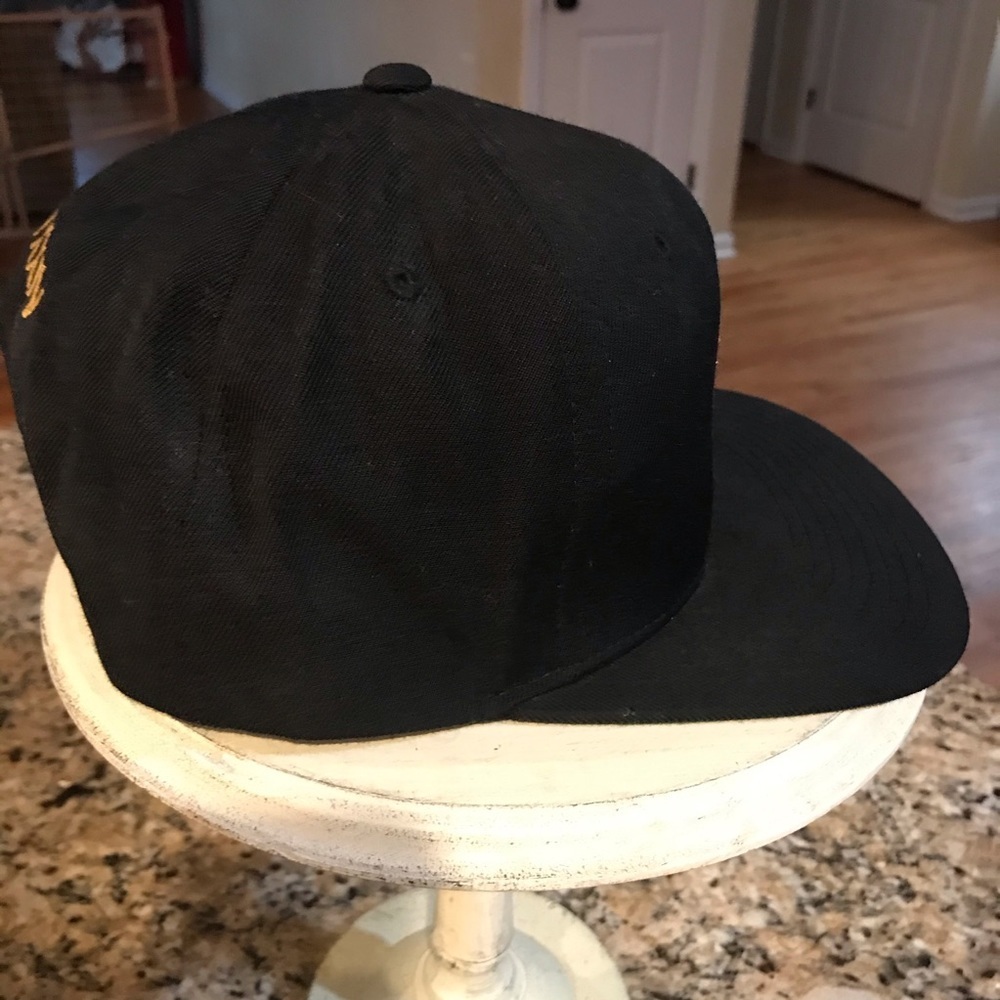 👟KICKCLUSIVE Adjustable Cap - Picture 3 of 6
